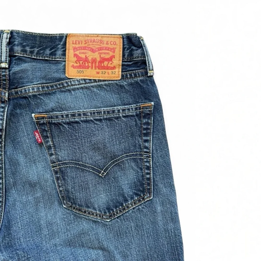 Levis 505 Regular Fit Straight Leg Mens Jeans Medium Wash Blue 32x32